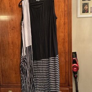 Sleeveless Black and White Panel Maxi Dress